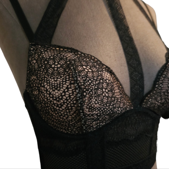 Victoria's Secret Very Sexy Plunge Fishnet Lace  Bra 32C NWOT - Picture 11 of 16